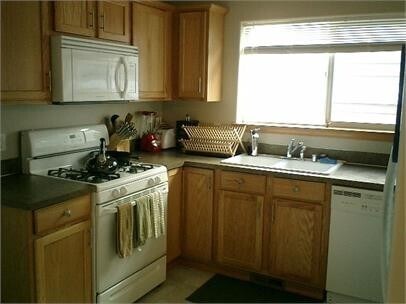 Building Photo - Classy 2 Bedroom 2.5 Bathroom Condo with Garage and Multiple Balconies! Pets Negotiable!