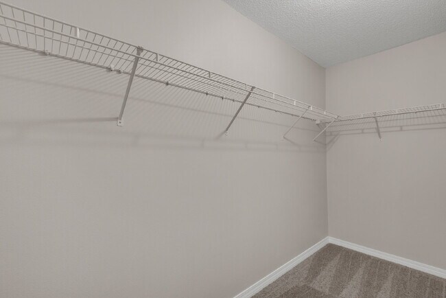 Building Photo - "Charming 2-Bed Townhouse Retreat with 2.5 Baths on Tooke Street!"