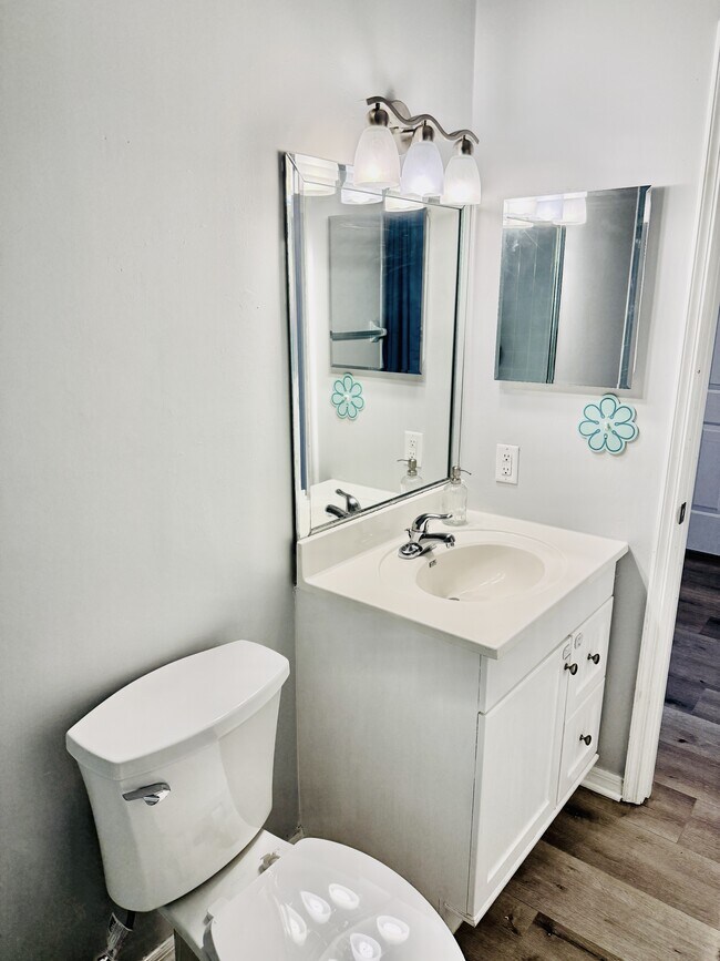 Building Photo - 2750 Kings Lake Blvd