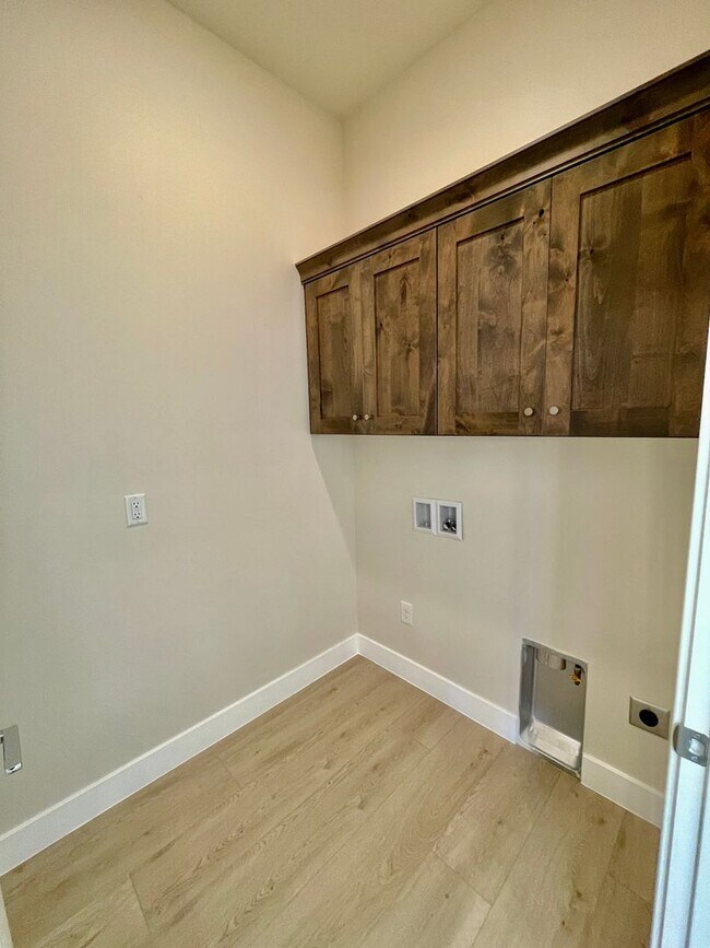 Building Photo - Four-Bedroom Home Near Shooting Star Park in Washington Fields