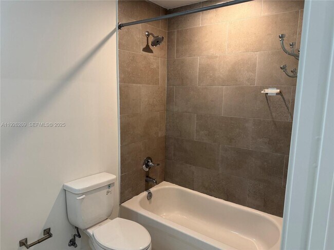 Building Photo - 420 SW 7th Ave