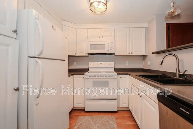 Building Photo - 9 Savage Ct