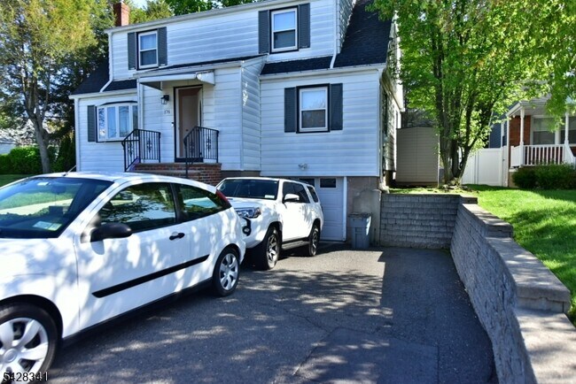Building Photo - 176 Harding Pl
