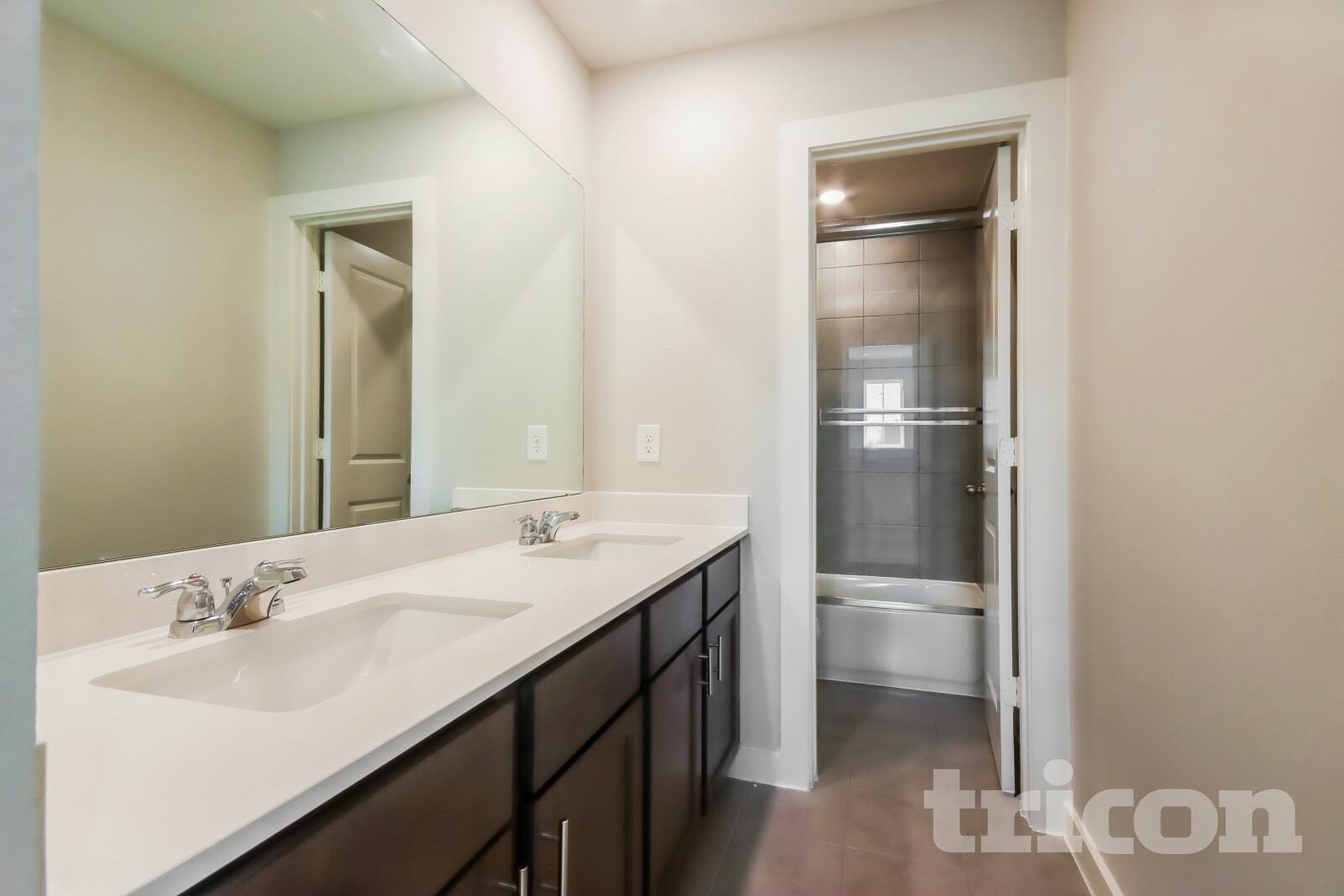 Building Photo - 9835 Willow Creek Commerce Dr