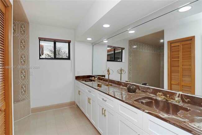 Building Photo - 2220 SW 90th Ave