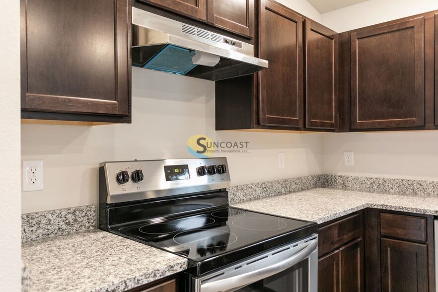 Building Photo - 20241 Peachland Blvd