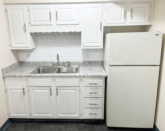 Interior Photo - Castle Court Apartments - Midtown