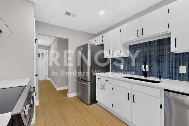 Building Photo - Completely Refreshed Arlington Home