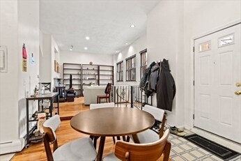 Building Photo - 113 W Dedham St