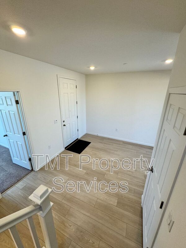 Building Photo - 1372 Redford Wy