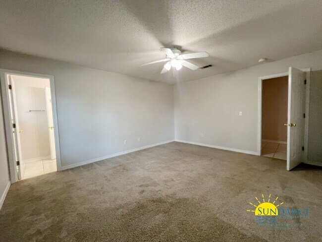 Building Photo - 223 Westview Dr