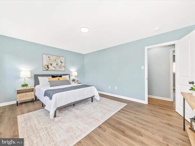 Building Photo - 1305 Peachtree Ct