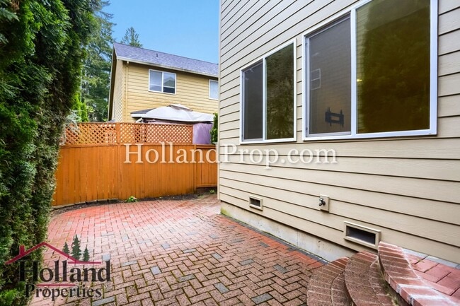 Building Photo - Must See, Beautiful 4 bedroom home in Hillsboro