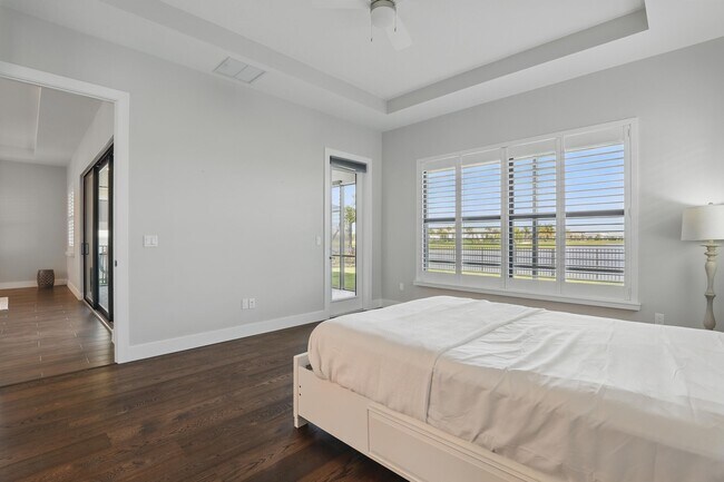 Building Photo - 5366 Santa Rosa Ln