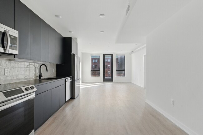 Building Photo - 500 N 13th St