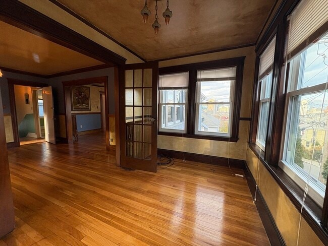 Building Photo - 157 Hillside St