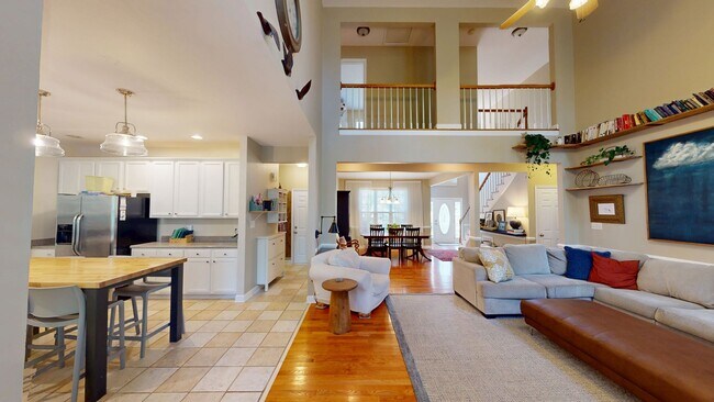 Building Photo - 5 Bedrooms with Golf Course Views in Carol...