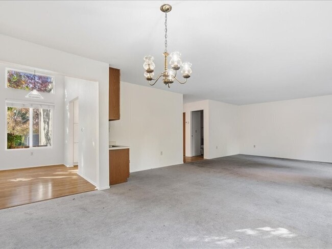 Building Photo - 1304 Foothill Dr