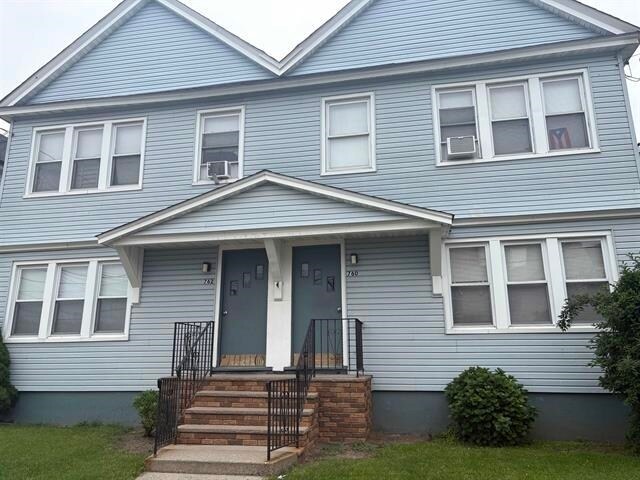 Building Photo - 762 Forest St