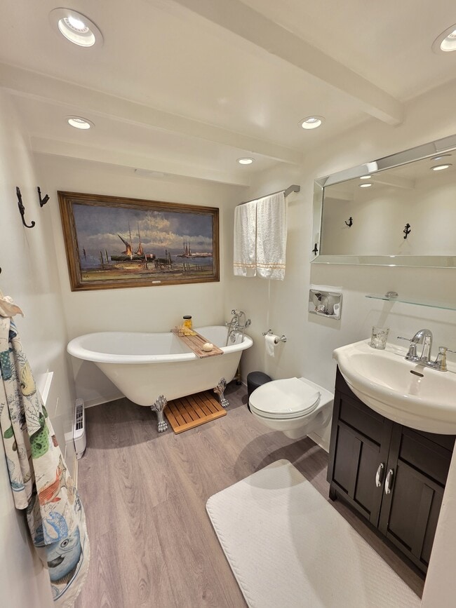 Building Photo - 713 Claire Ln