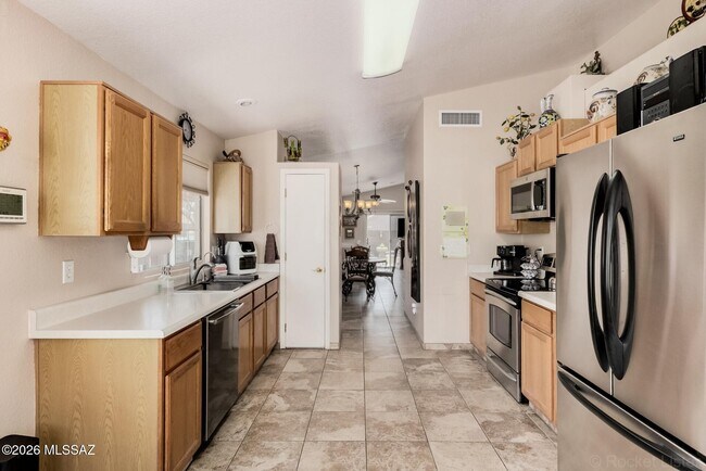 Building Photo - 2675 W Mystic Mountain Dr