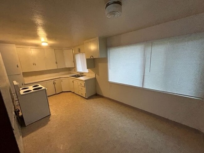 Building Photo - 16371 Avenue 256