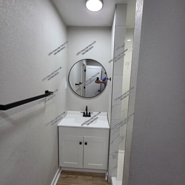 Building Photo - 7610 E 113th St