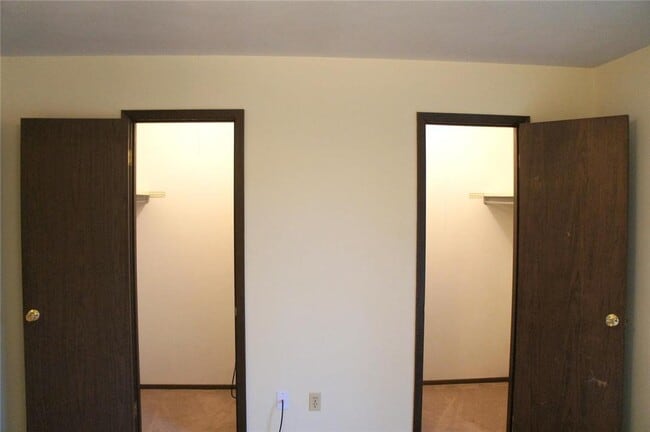 Building Photo - 449 Ponderosa Ave