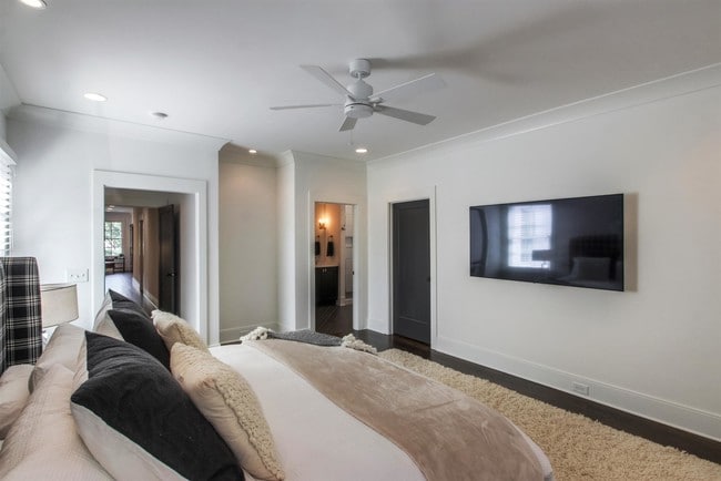 Building Photo - 4004 Lealand Ln