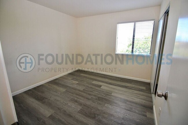 Building Photo - 404 San Marin Dr