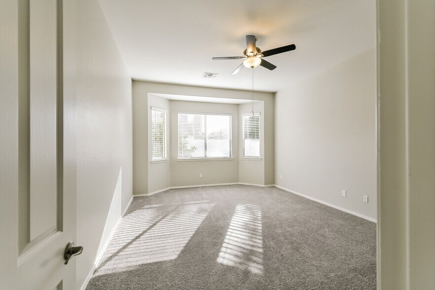 Building Photo - 6805 W Lariat Ln