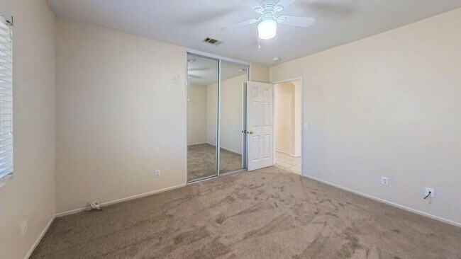Building Photo - 2226 Willowbrook Ln