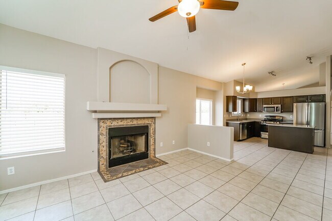 Building Photo - 66 W Freddie Canyon Way