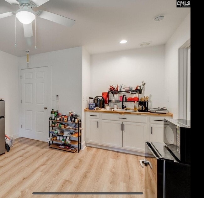 Kitchenette - 3308 Keenan Dr