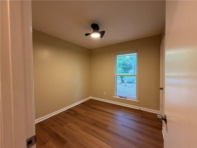 Building Photo - 1326 Doyle Ave