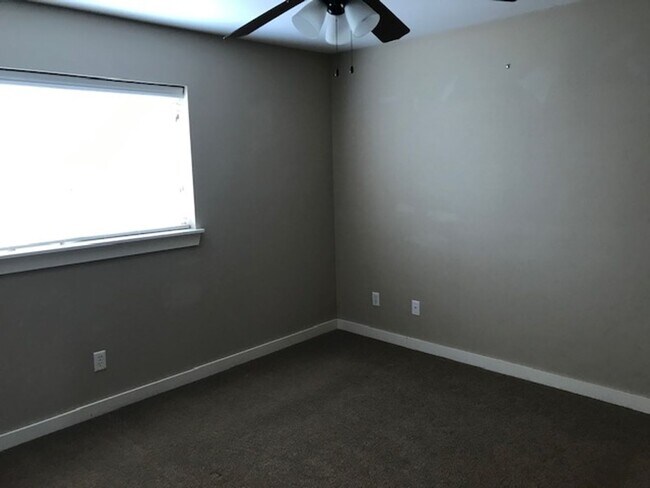 Building Photo - Maumelle Townhome