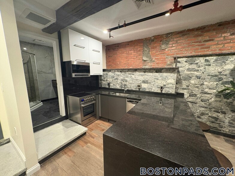 Building Photo - 1028 Commonwealth Ave