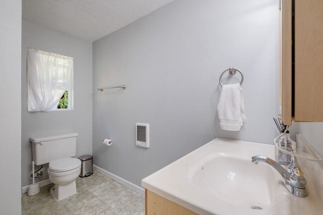 Building Photo - Rare Home on Creek Front Property!