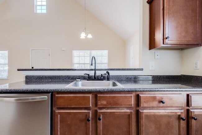 Building Photo - Unique 4BR Home with Private Upstairs Suite & Kitchenette in Georgetown