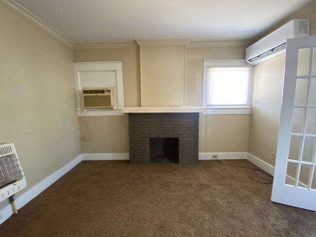 Building Photo - 105 W Cherry Ave