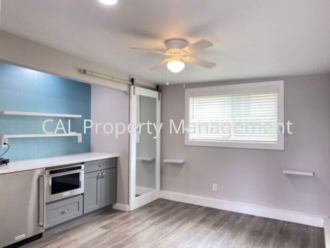 Building Photo - Stylish Modern Studio in Salinas, CA!