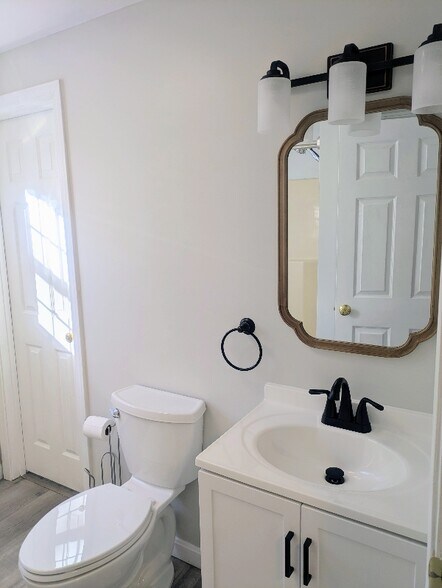 Building Photo - 623B River Rd