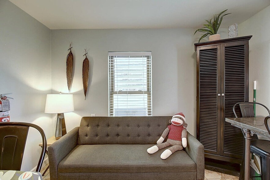 Primary Photo - 134 N Alister St