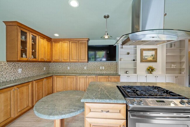 Building Photo - 4866 Park Dr