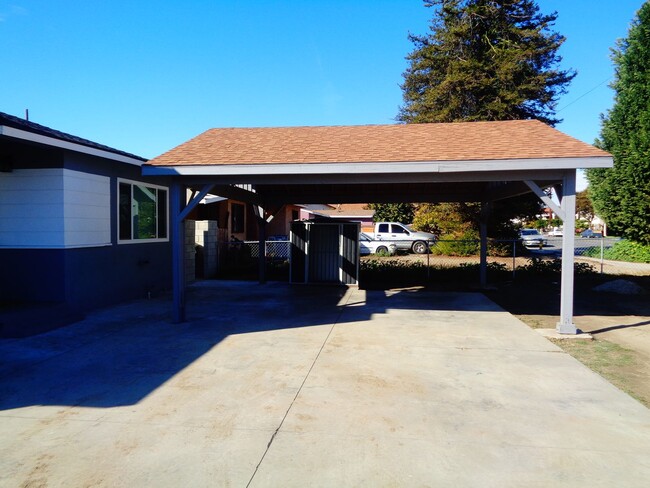 Building Photo - Renovated 3 Bed 1 Bath Home in Whittier w/...