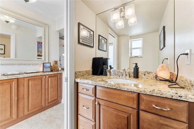 Building Photo - 333 NE 21st Ave