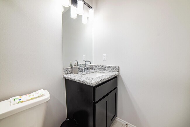 Building Photo - 5405 Jersey Dr