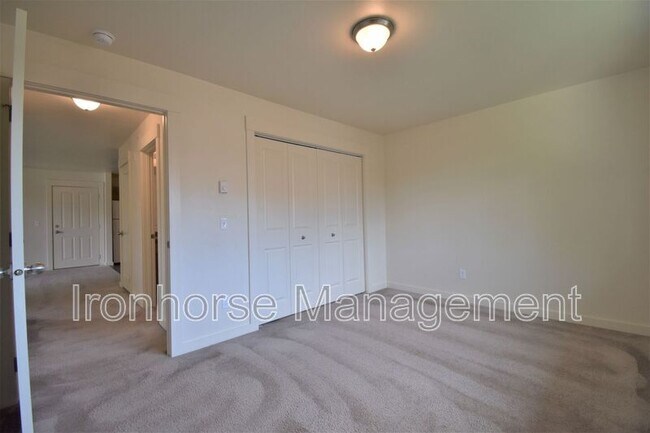 Building Photo - 807 W Villard St