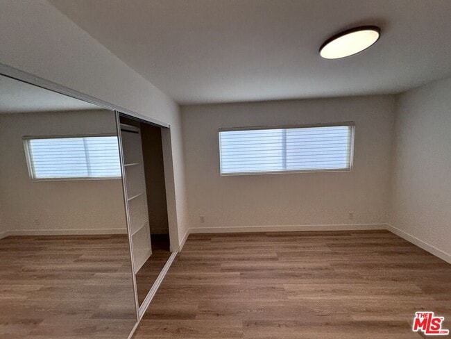 Building Photo - 314 S Clark Dr