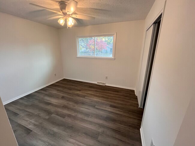 Building Photo - 1309 W Thoman St
